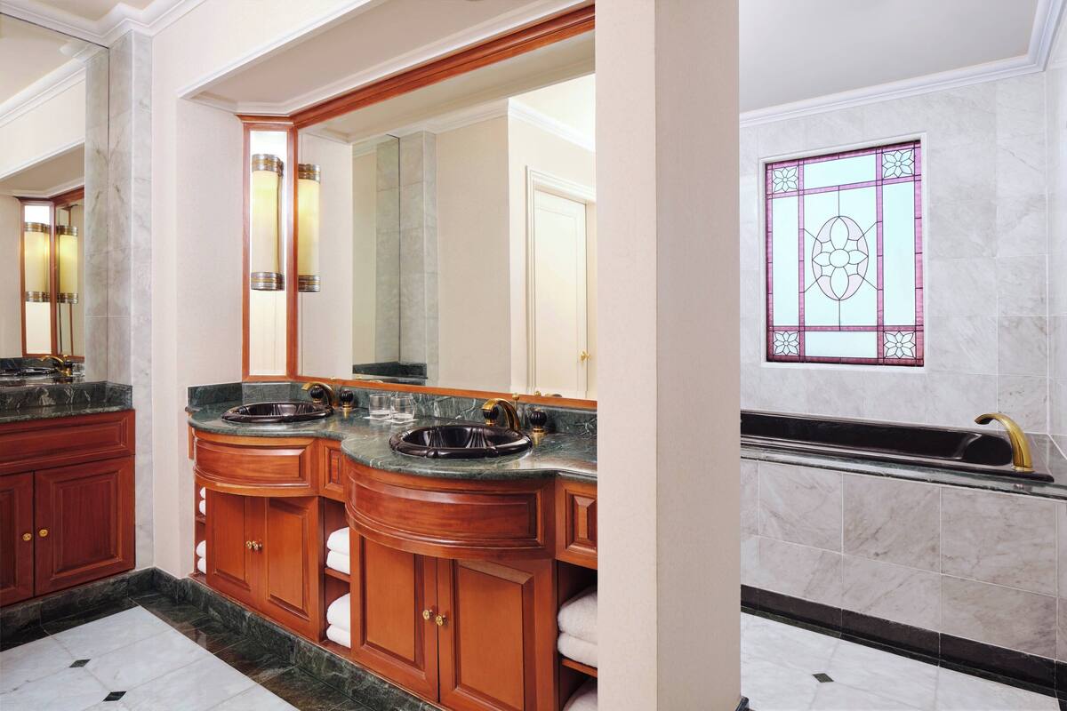 presidential suite, 2 bedrooms, non smoking | bathroom | separate bathtub and shower, rainfall showerhead, designer toiletries