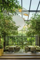 4 间餐厅，供应早餐、午餐和晚餐，国际美食