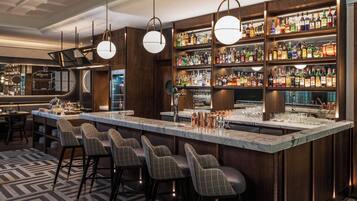 4 restaurants; breakfast, lunch, and dinner served