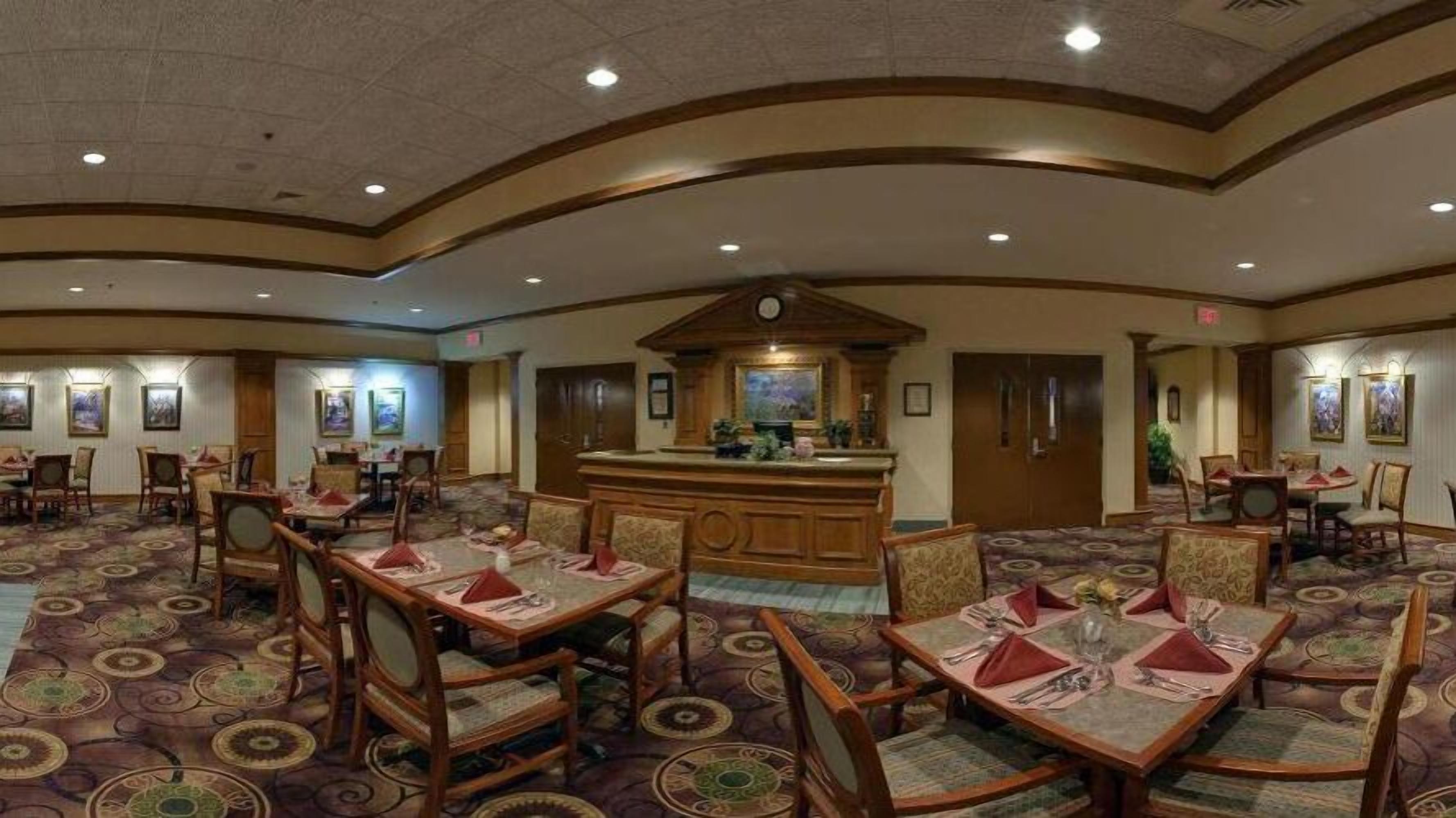 breakfast, lunch, dinner served; american cuisine