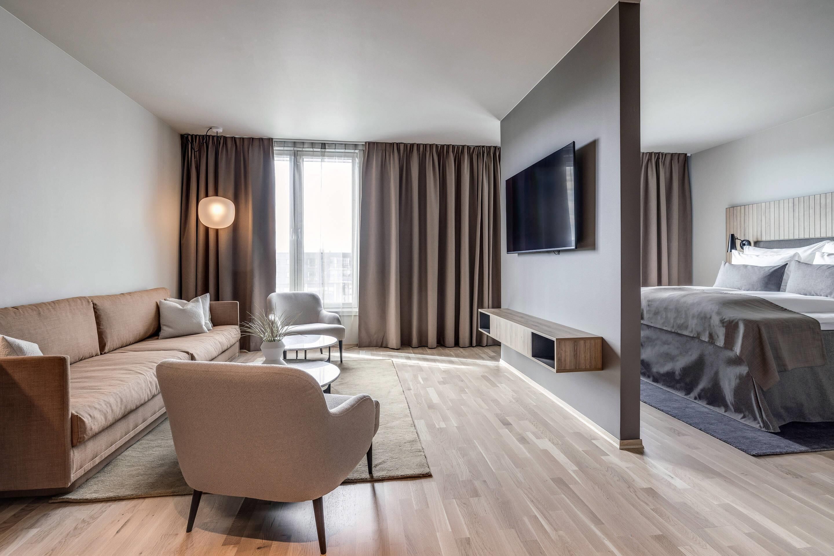 Junior Suite, Non Smoking | Desk, laptop workspace, cribs/infant beds, rollaway beds