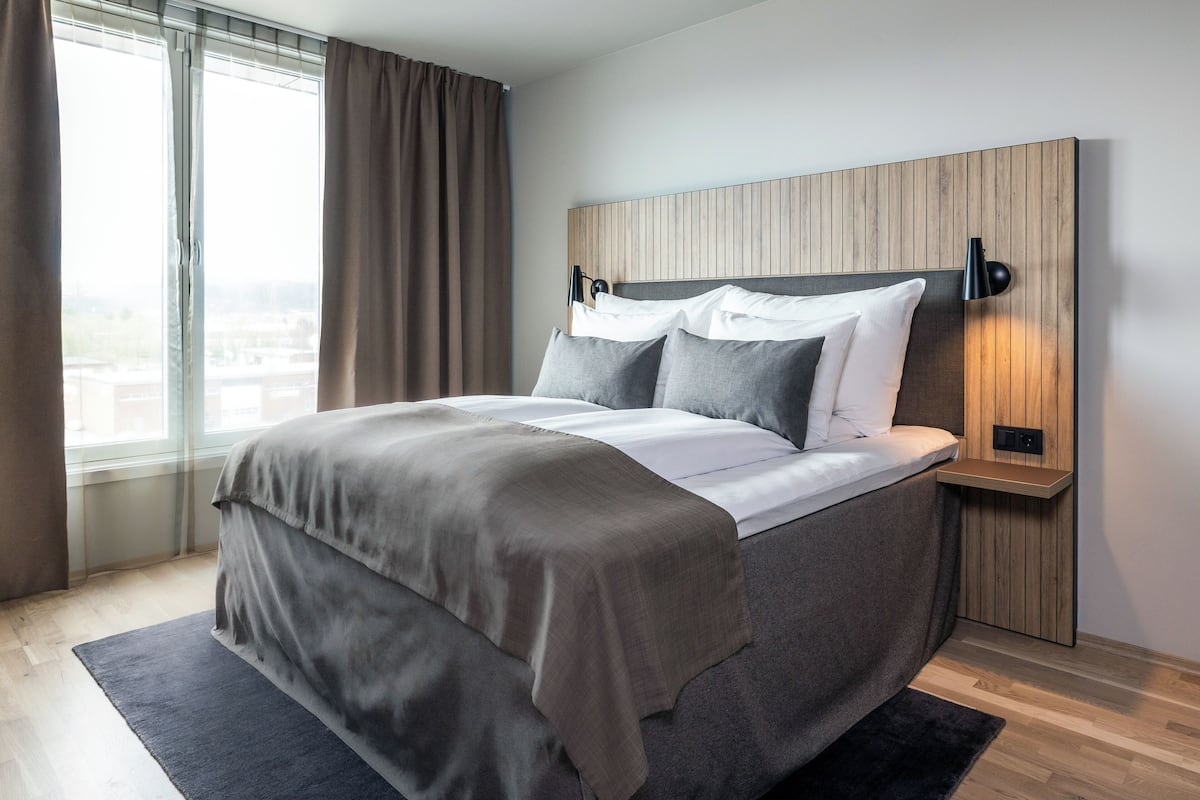 Junior Suite, Non Smoking | Desk, laptop workspace, cots/infant beds, rollaway beds