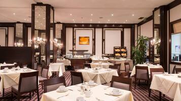 Petit déjeuner buffet (20 EUR par personne)