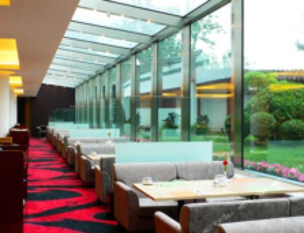 Bar (on property) - Beijing Landmark Hotel (Beijing)