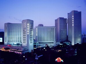 Front of property - Beijing Landmark Hotel (Beijing)