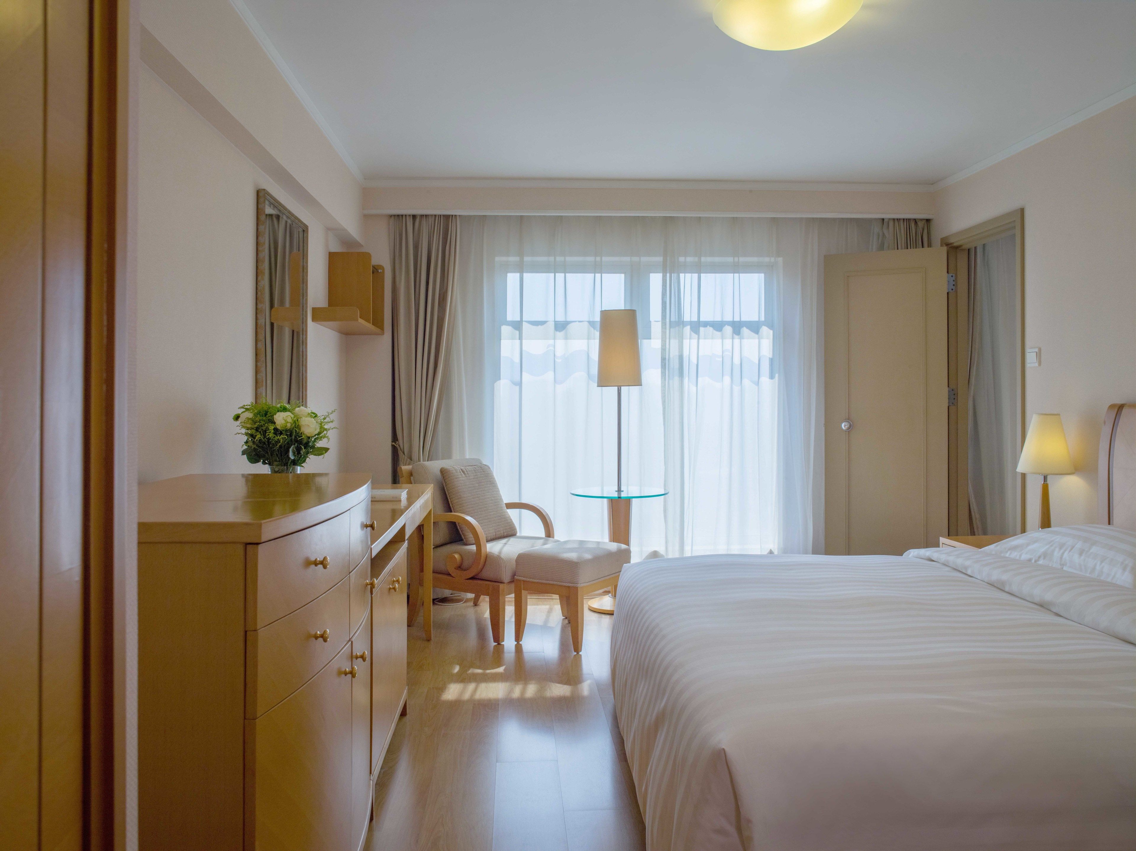 Deluxe Two-bedroom Suite （Apartment） | Hypo-allergenic bedding, minibar, in-room safe, desk