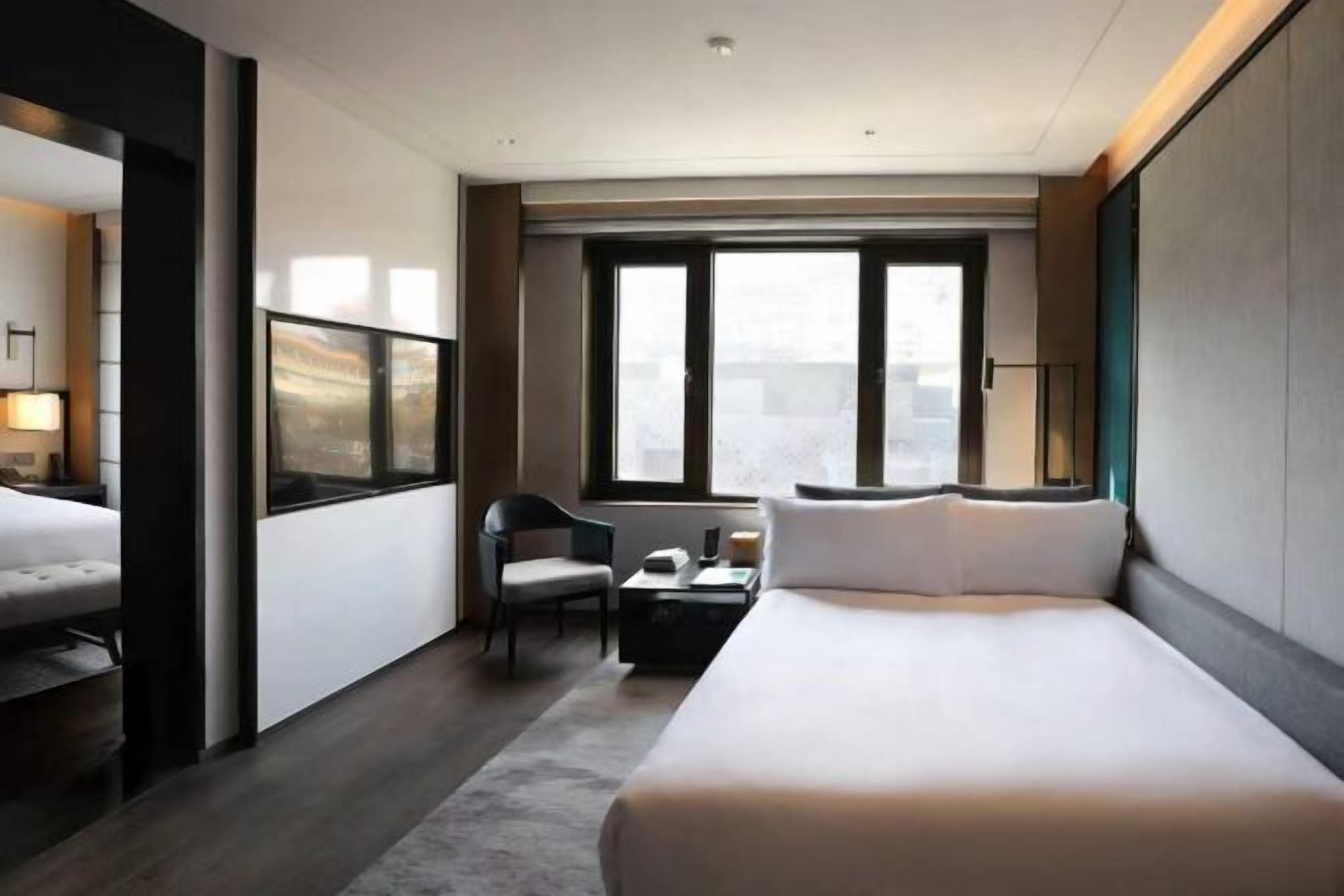 迷你吧、房內夾萬、書桌、遮光窗簾/窗簾