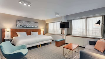 Family Room | Hypo-allergenic bedding, in-room safe, desk, laptop workspace