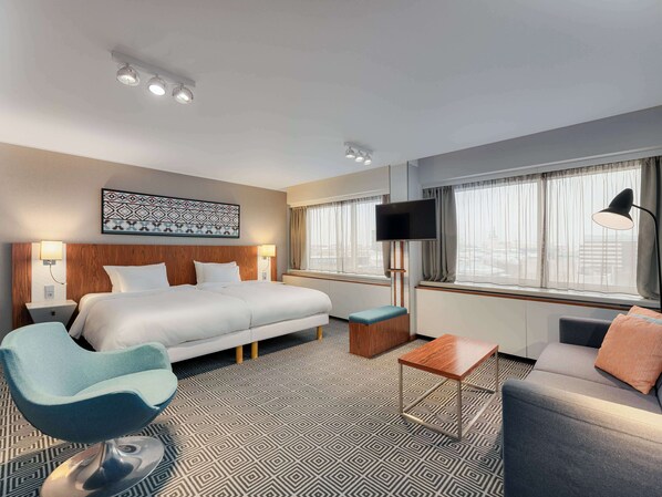 Family Room | Hypo-allergenic bedding, in-room safe, desk, laptop workspace