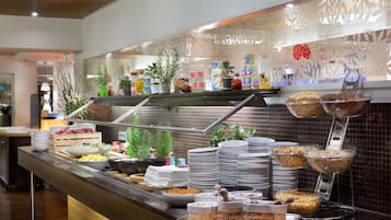 Desayuno buffet diario (EUR 20 por persona)