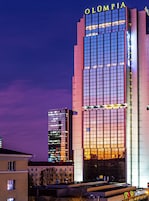 Fachada de la propiedad por la tarde o noche