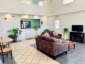 Coin salon dans le hall