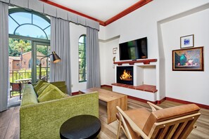 Premium Suite, 1 King Bed | Living area