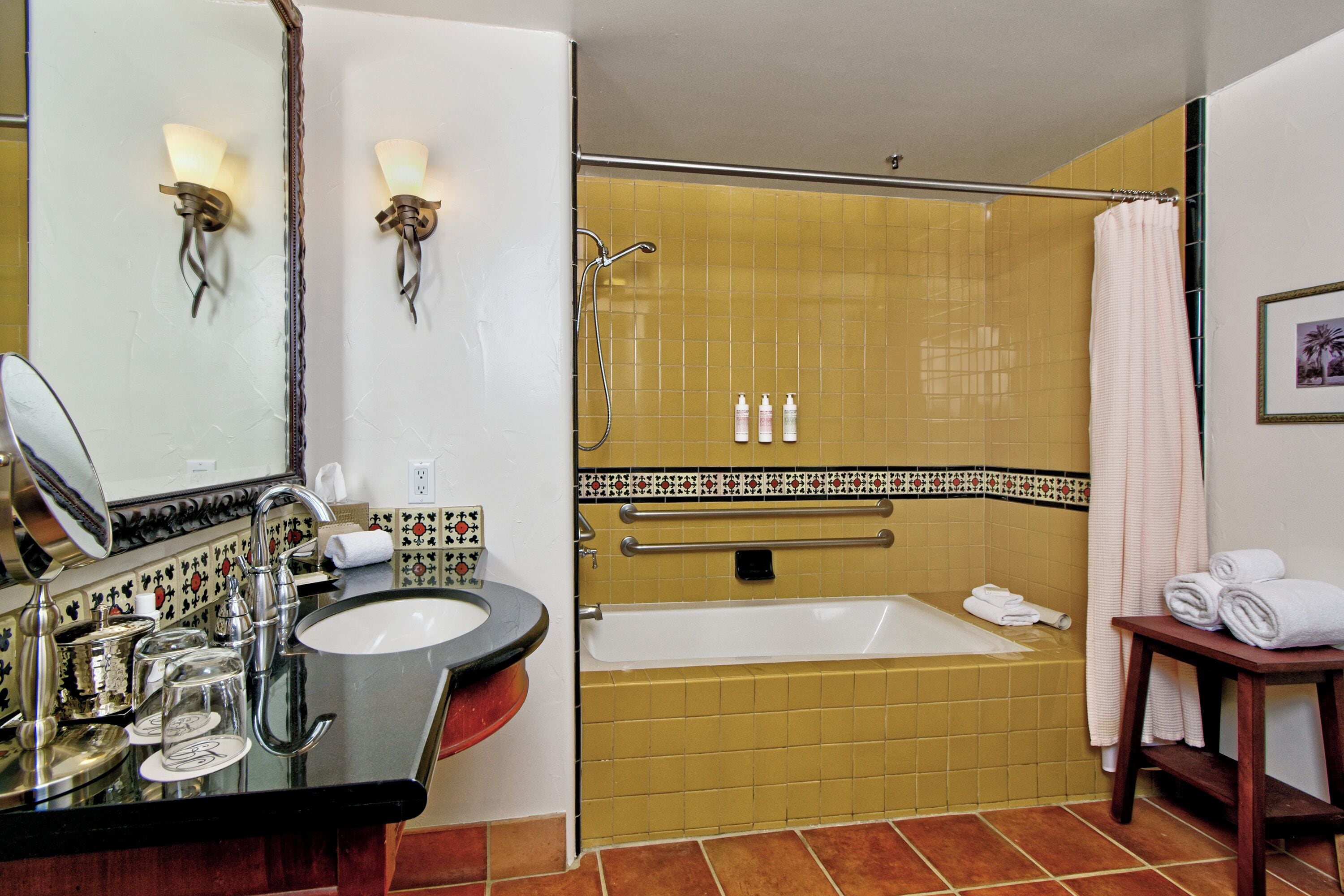 junior suite, 2 double beds, accessible | bathroom | free toiletries, hair dryer, bathrobes, towels