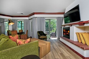 Suite | Luxe beddengoed, een minibar, een kluis op de kamer, een bureau