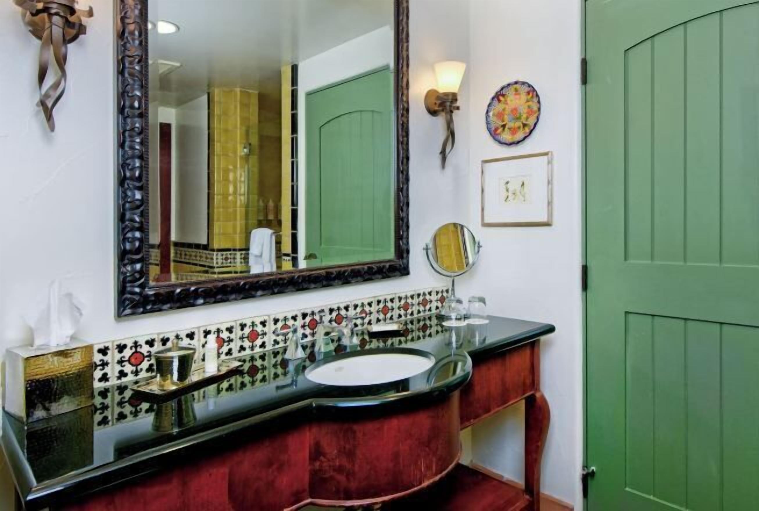 免费洗浴用品、吹风机、浴袍、毛巾