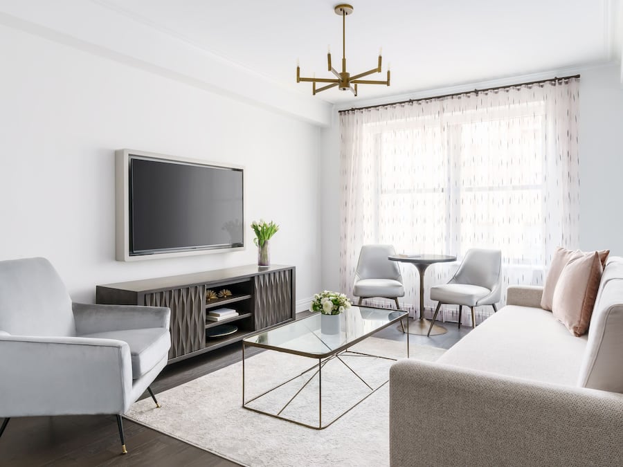 Suite Exécutive, 1 chambre | Coin séjour | Télévision à écran plat de 49 pouces avec chaînes par câble, télévision