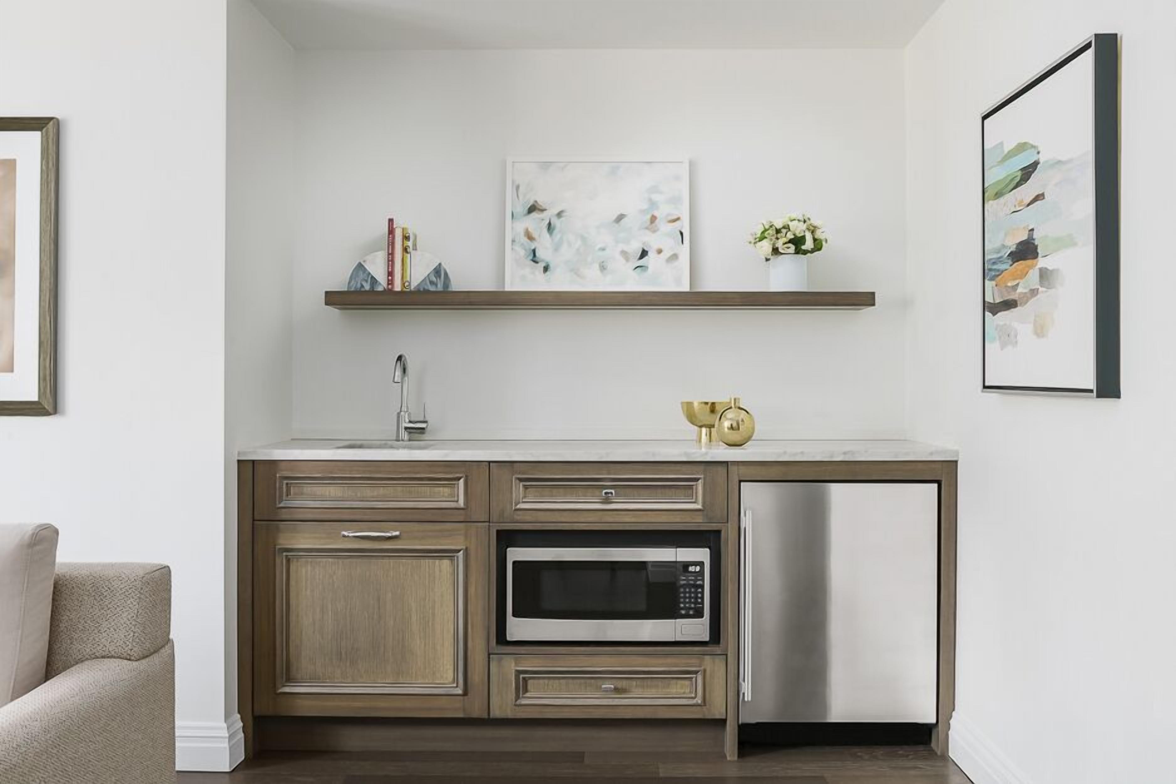 executive suite, 1 bedroom | private kitchenette | fridge, espresso maker, coffee/tea maker, electric kettle