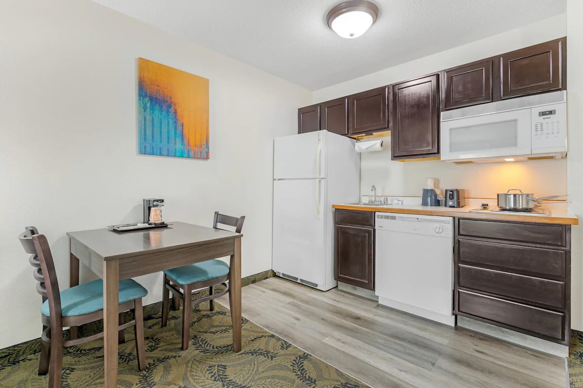 1 bedroom, in-room safe, desk, iron/ironing board