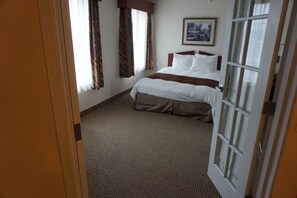 1 bedroom, in-room safe, desk, laptop workspace