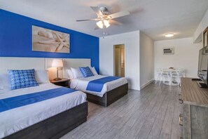 Decoración personalizada, muebles diferentes y escritorio 