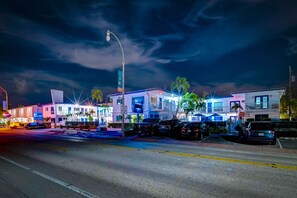 Exterior - Blue Strawberry by the Sea (Lauderdale-by-the-Sea)