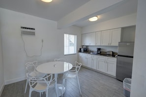 Efficiency Double Deluxe | Private kitchen