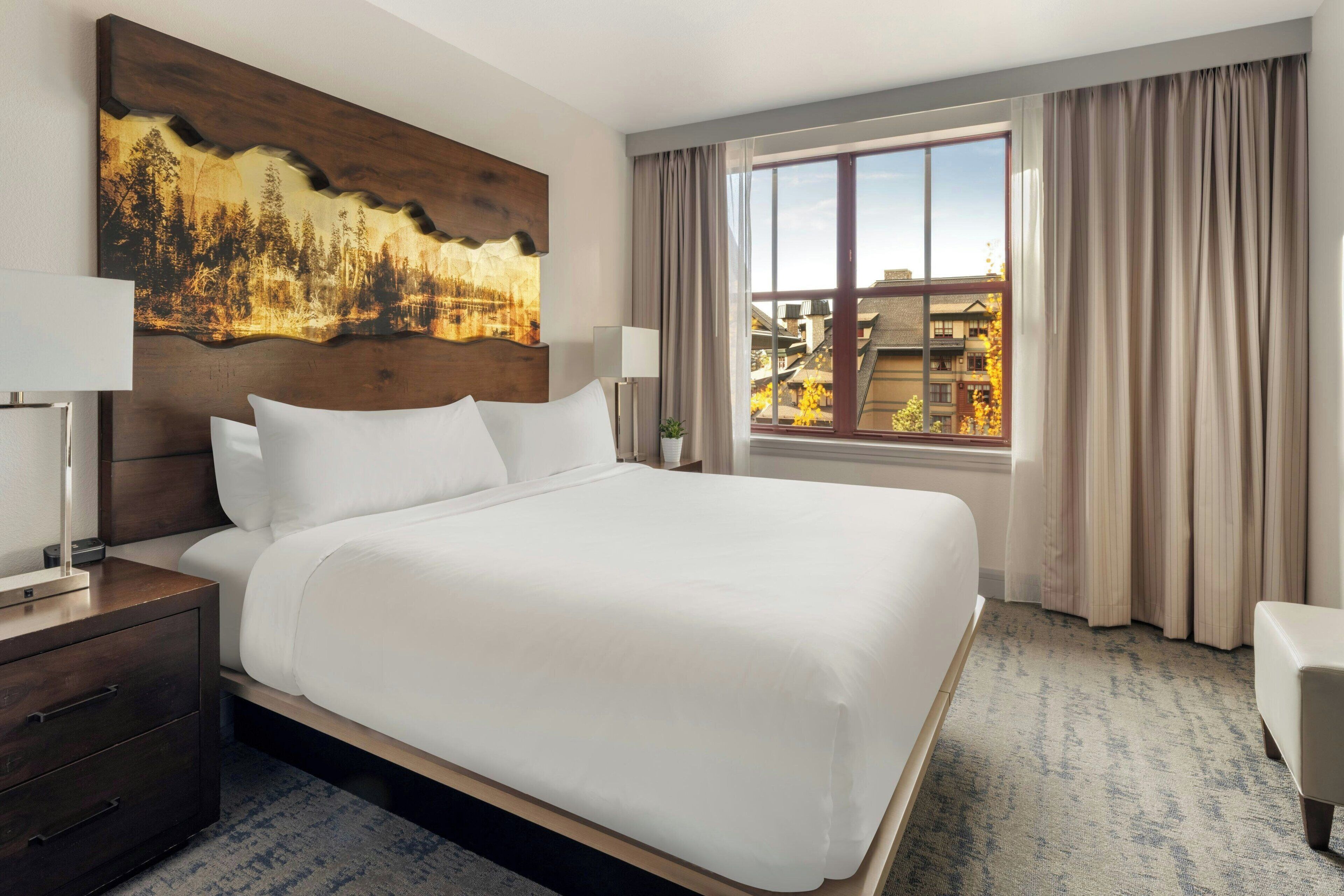 Bộ đồ giường cao cấp, chăn bông, nệm có lớp đệm bông 