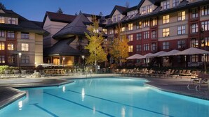Outdoor pool - Marriott's Timber Lodge (South Lake Tahoe)