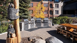 BBQ/picnic Area - Marriott's Timber Lodge (South Lake Tahoe)