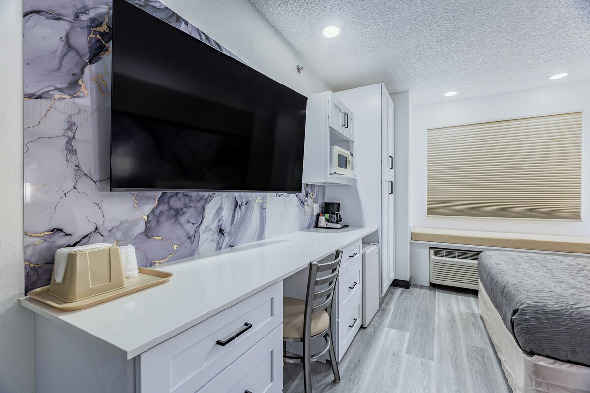 Suite, 1 Queen Bed, Non Smoking | Desk, laptop workspace, blackout drapes, iron/ironing board (on request)