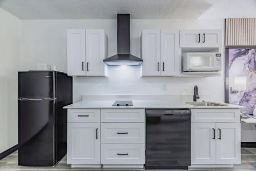 Western Skies Inn And Suites