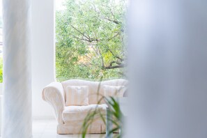 Interior detail - Hotel America (Camerota)