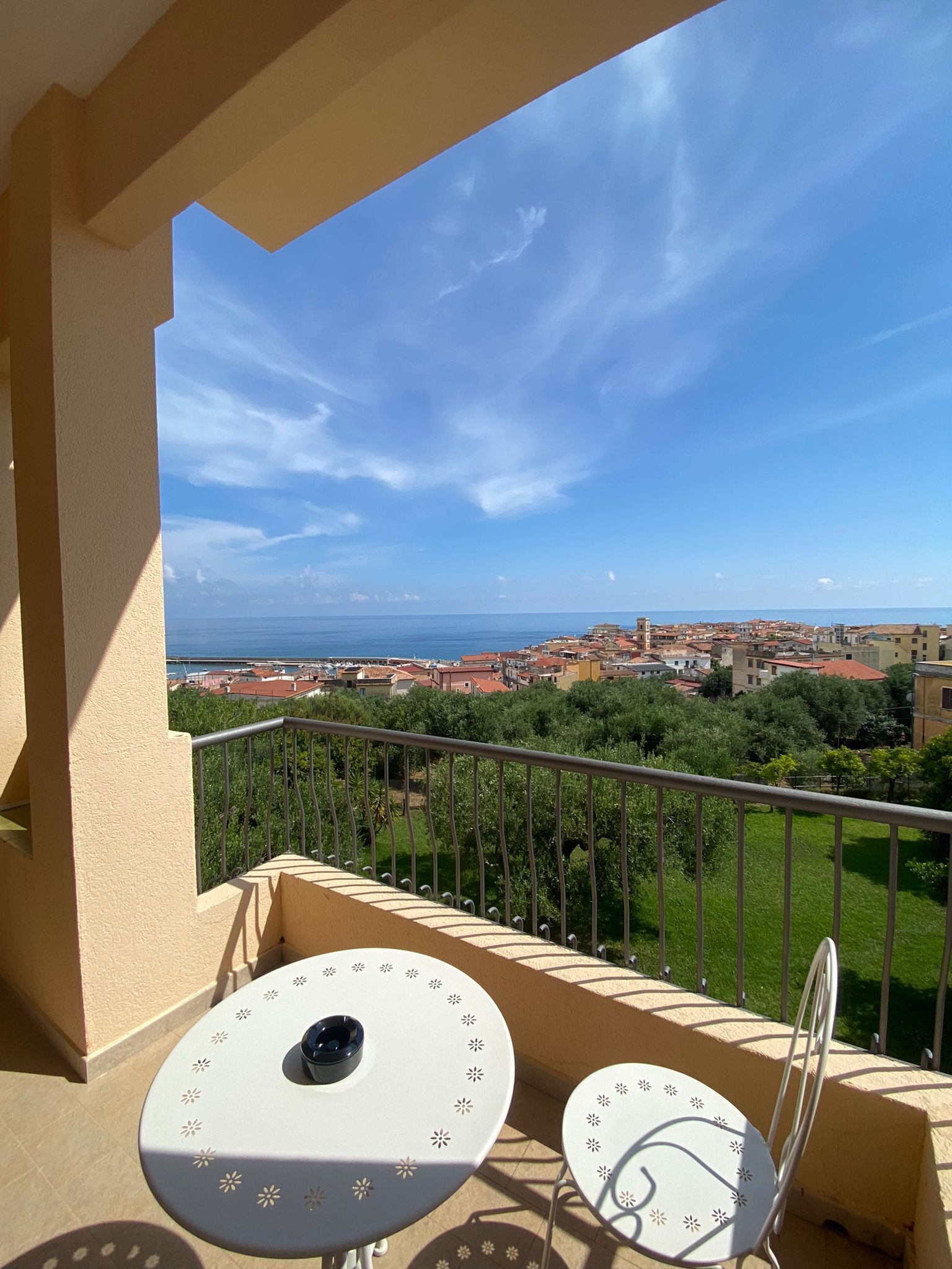 Superior Double Room, Sea View | Minibar, in-room safe, desk, soundproofing