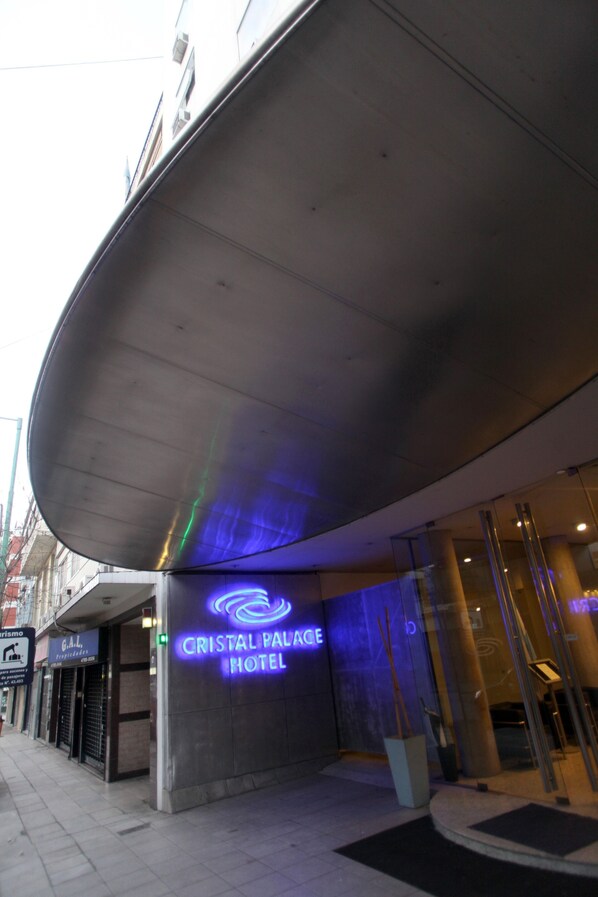 Property entrance - Cristal Palace Hotel (Buenos Aires)