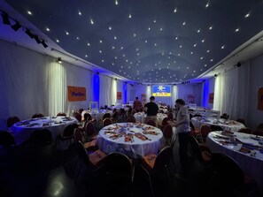 32-inch LCD TV with cable channels, TV, pay films - Cristal Palace Hotel (Buenos Aires)