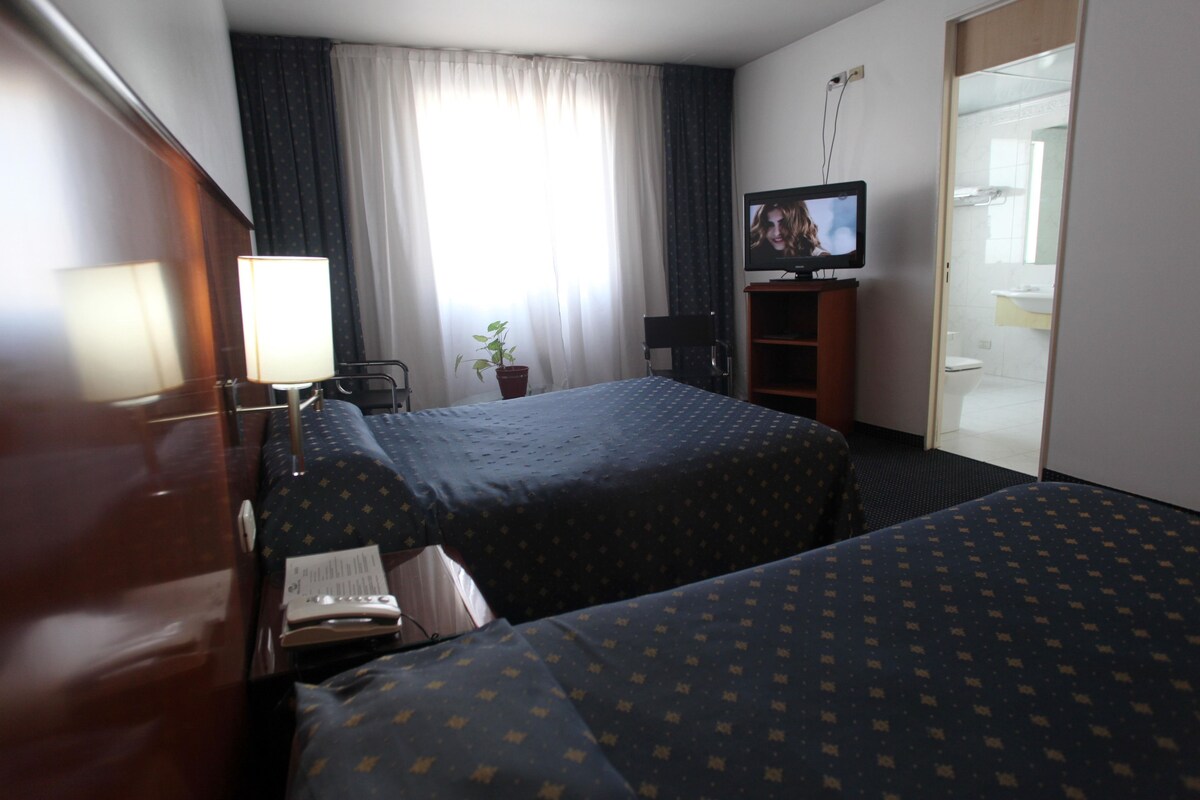 Habitación triple estándar | Servicio de la habitación