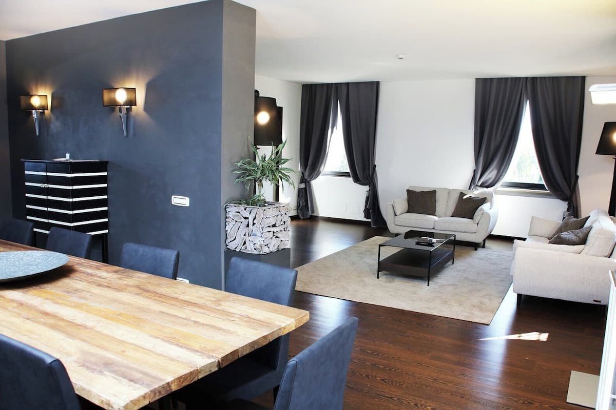 Deluxe Room | 1 bedroom, minibar, in-room safe, desk