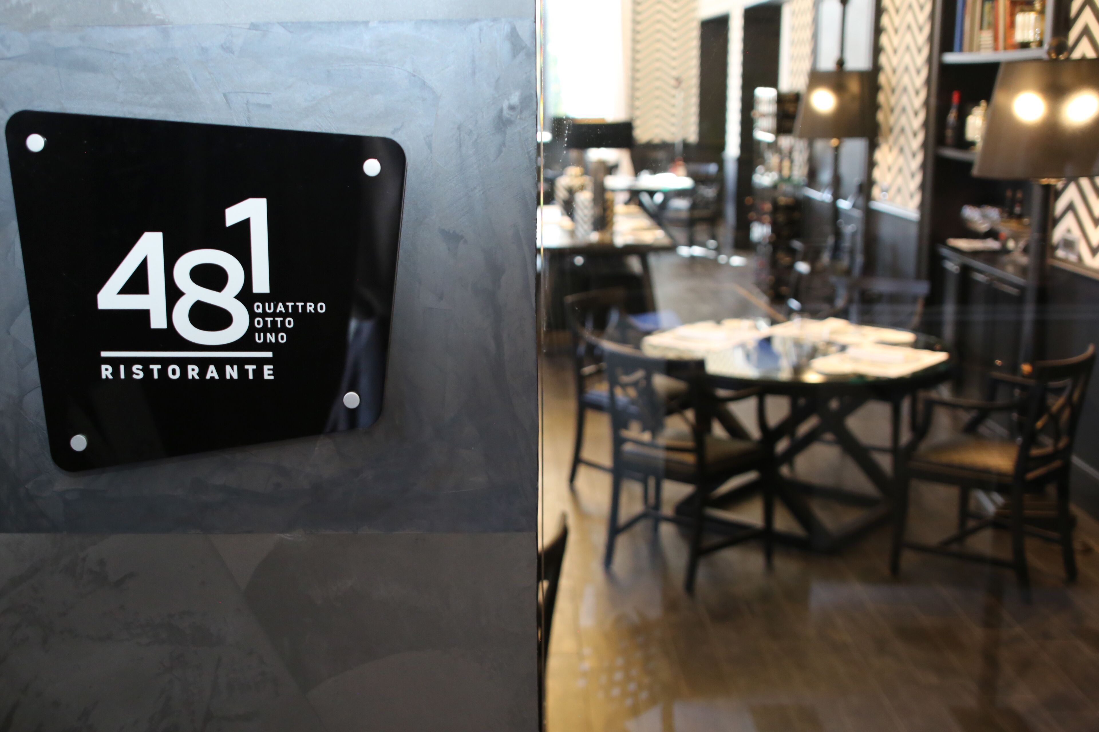 A restaurant sign with the number 481 and the text "Quattro Ottto Uno Ristorante".