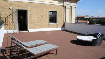 Deluxe Room | Terrace/patio