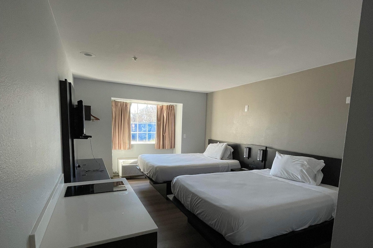 Pillowtop beds, blackout drapes, free WiFi, bed sheets
