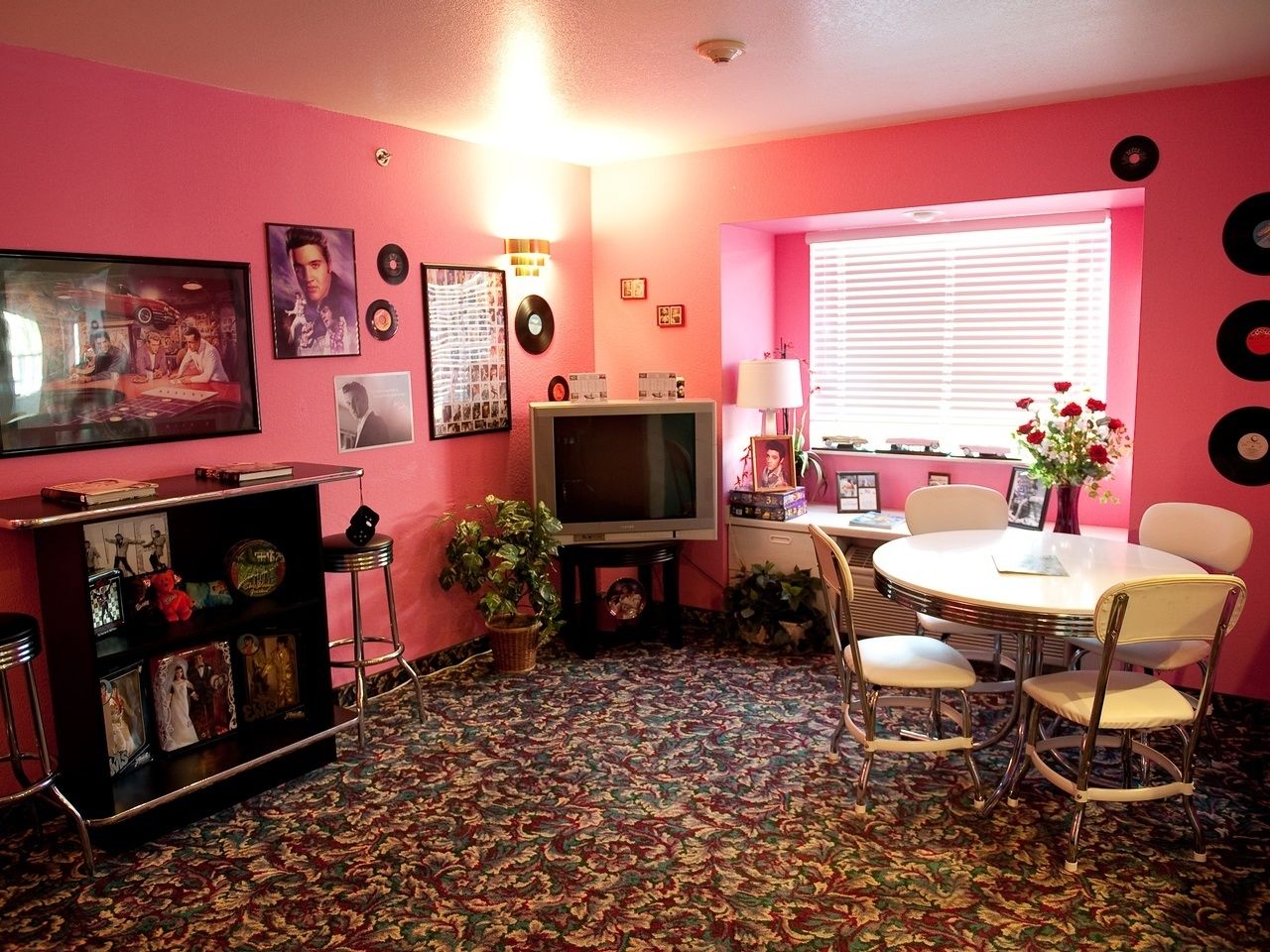 Lobby-lounge