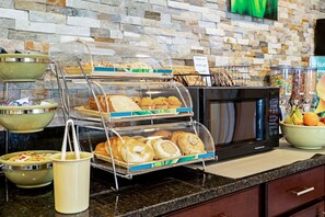 Free daily continental breakfast 