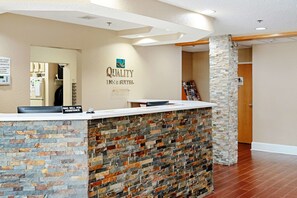Lobby - Quality Inn & Suites Robbinsville (Robbinsville)