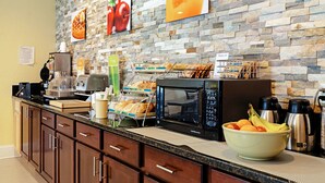 Free daily continental breakfast - Quality Inn & Suites Robbinsville (Robbinsville)