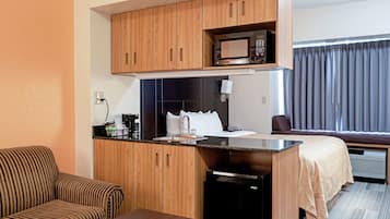 Suite, 1 King Bed, Non Smoking | Desk, cribs/infant beds, rollaway beds, WiFi