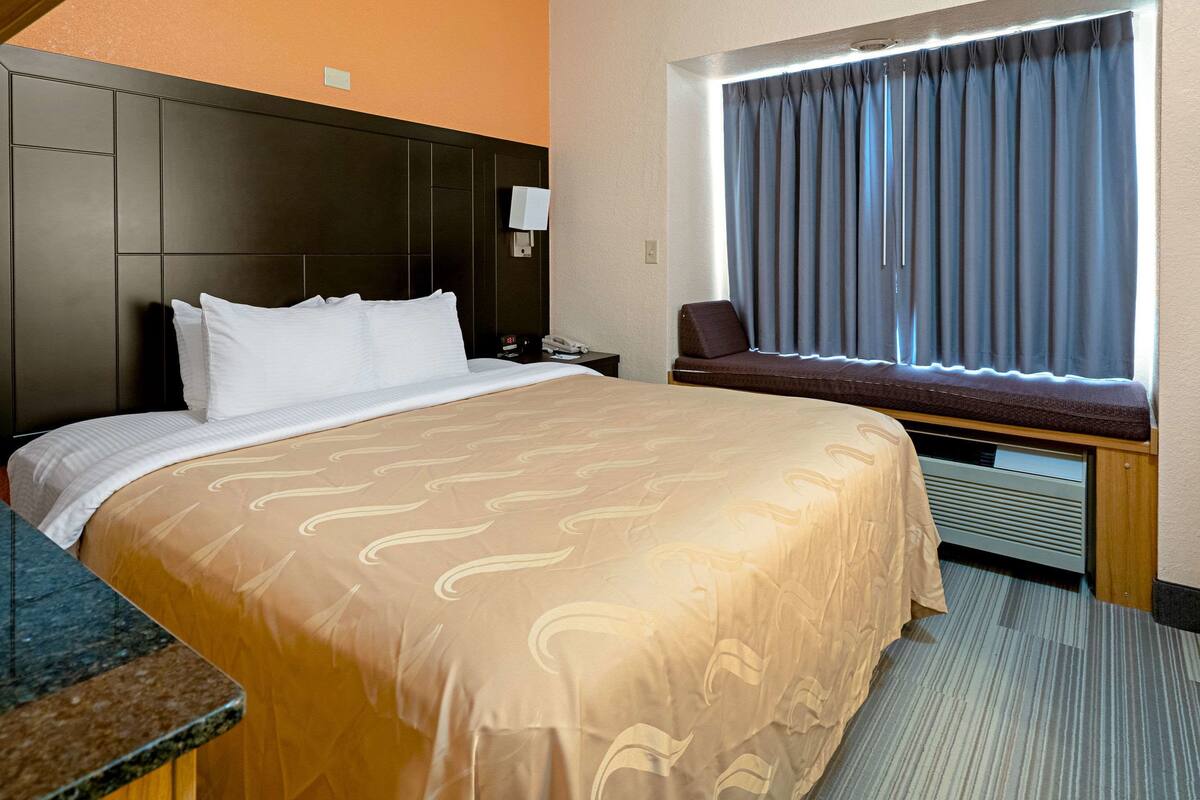 Suite, 1 Tempat Tidur King, Bebas Asap Rokok | Meja kerja dan tempat tidur bayi (biaya tambahan)
