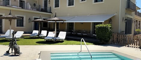 Outdoor pool, sun loungers