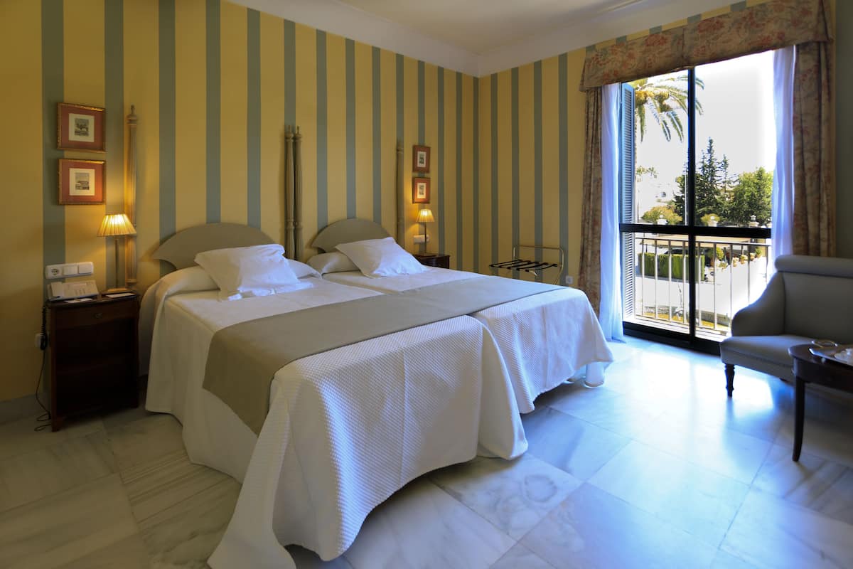 1 bedroom, premium bedding, memory foam beds, free minibar
