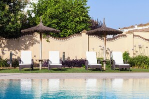 Outdoor pool, pool loungers